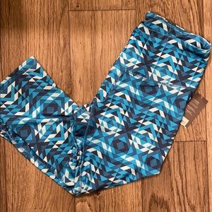 NWT Old Navy fitted workout crops.